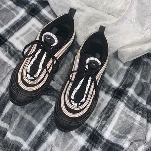 I’m selling these air maxs 97 they are size 7 in boys